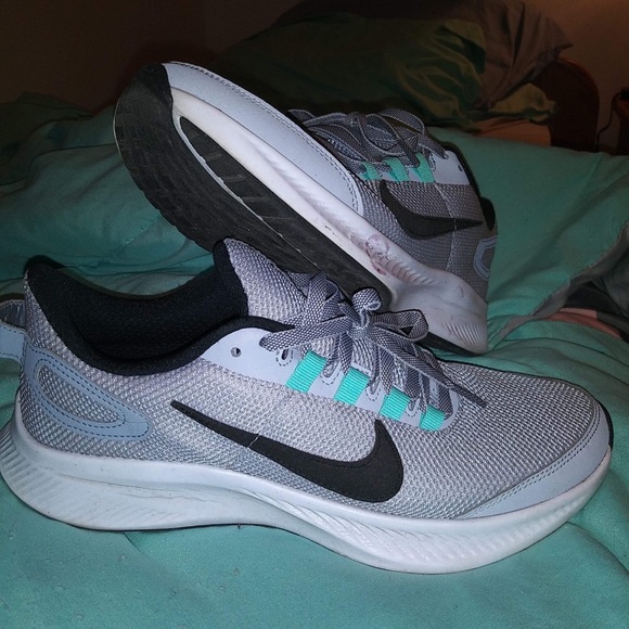 🏀 Nike - NWOT Running sneaker - Picture 5 of 5